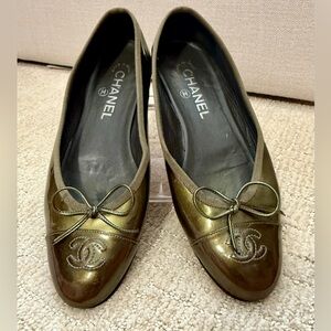 CHANEL Women's Green Patent Ballet Flats
